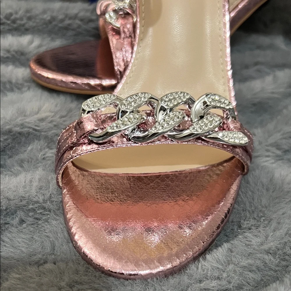 Elegant Metallic Pink Cross Strap Chain Detail Heels NIB retail $38 - Picture 2 of 4